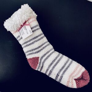 NWT Cuddl Duds Pink White 4-10 Shoe Sz Plush Fuzzy Sherpa Lined Cozy Gift Socks